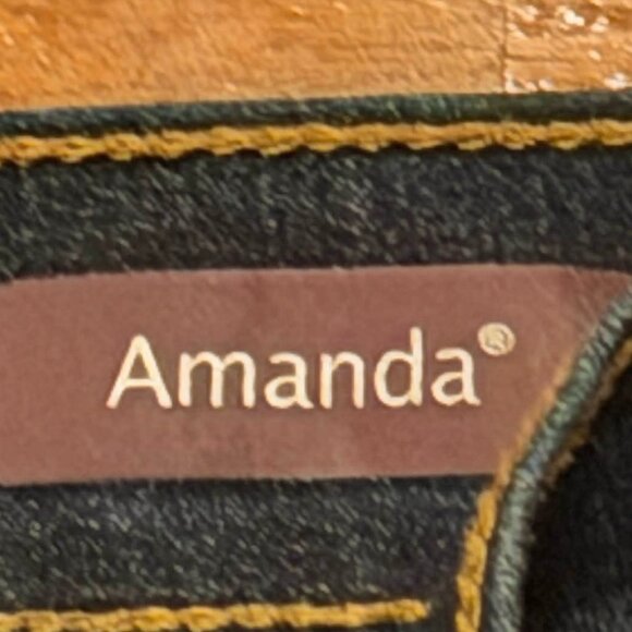 Lightly Used - Gloria Vanderbilt Amanda Jeans Size 16PS - 34" x 24" - Picture 8 of 14